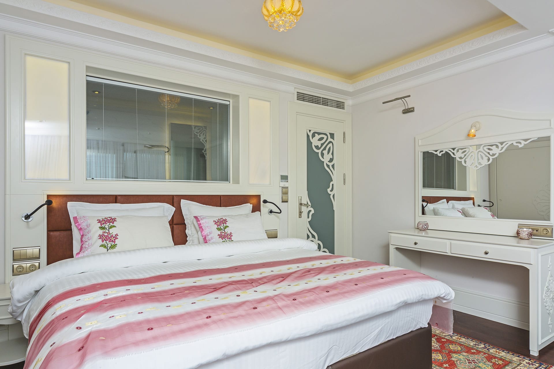 Ada Hotel — yatak odası